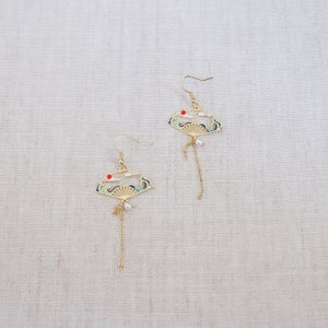 Fan earrings, classical earrings, elegant earrings