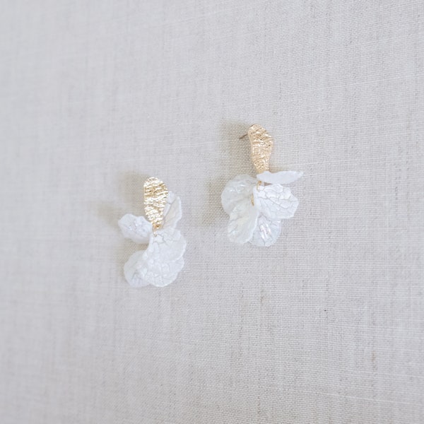 White flower earrings, fairy earrings, bridal earrings, wedding earrings