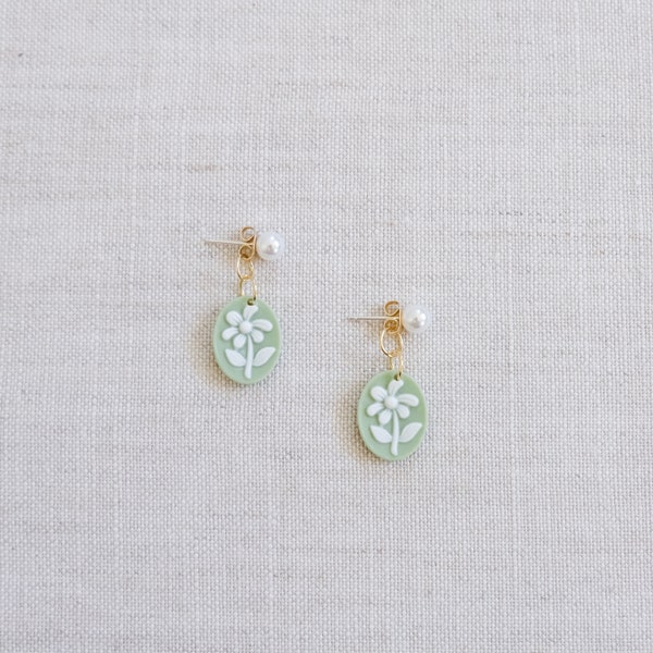 Matcha green and white flower earrings, elegant earrings,Nickel free earrings, gift for her, Bridesmaid Earrings, birthday gift