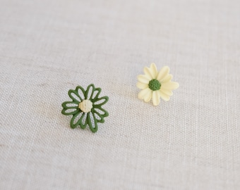 Asymmetric design, green and white daisy flower earrings