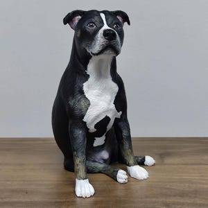 Anpassad hundfigur - Juldekoration - Staffordshire bullterrier-staty - Personlig målningstjänst - Husdjursminne