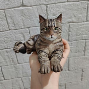 Realistisch standbeeld Cyperse kat - Gepersonaliseerde schilderservice - handgemaakt schilderij - kattenstandbeeld - taarttopper huisdier - verjaardagstaart kat