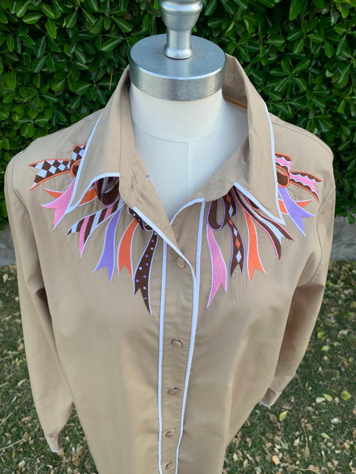 60's Inspired Graphic Print Buttoned Shirt by Bob Mackie main image 0