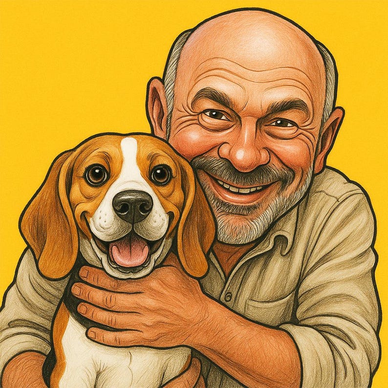 Pu&ograve; includere: Illustrazione di un uomo sorridente che tiene in braccio un cane beagle. Il cane ha il pelo marrone e bianco, con orecchie flosce e un'espressione felice. L'uomo indossa una camicia marrone chiaro e ha la barba grigia. Lo sfondo &egrave; giallo.