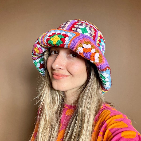 Chapeau carré de grand-mère au crochet, chapeau bob coloré, chapeau coloré unisexe, chapeau de festival fait main, chapeau d'été de style Bhava, chapeau vintage,