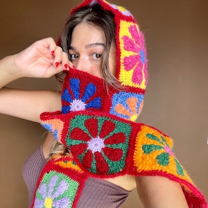 Pasamontañas rojo de ganchillo, regalo de Navidad unisex, pasamontañas colorido con margaritas, pasamontañas estilo Bhava, calentador de cuello de ganchillo, bufandas para mujer