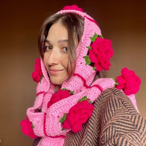 かぎ針編みのピンクのバラのスカーフ、手作りのピンクのバラのスカーフ、Bhava スタイルの花柄スカーフ、ピンクのバラの雪のスカーフ、冬の暖かいスカーフ、スカーフ帽子