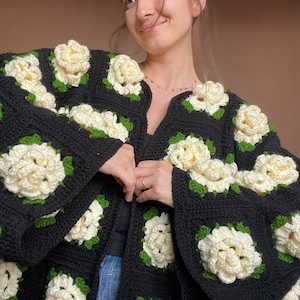 Crochet Jumbo Rose Cardigan, Black and Cream Rose Cardigan, Crochet Rose Chunky Cardigan, Rose Cardigan, Winter Cardigan, Floral Cardigan image 8