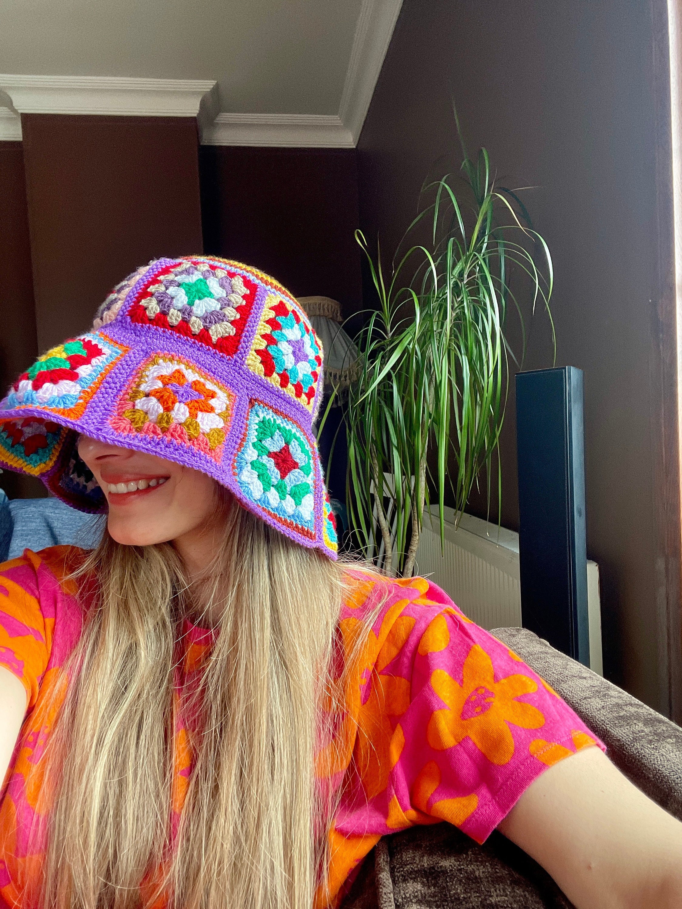 かぎ針編みのおばあちゃんスクエアバケットハット、ハンドメイドの