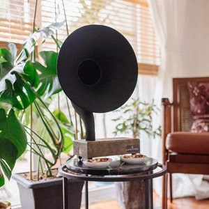 Handmade Gramophone iPhone Speaker, Acoustic Phone Amplifier for Home Office, Unique Gift for Dad, Father&#39;s Day Gift, Unique Gift for Him
