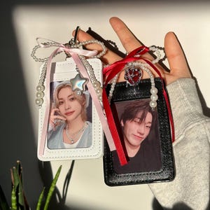 Portafoto Kpop con portachiavi con nastro di perle carino ed estetico per badge identificativo