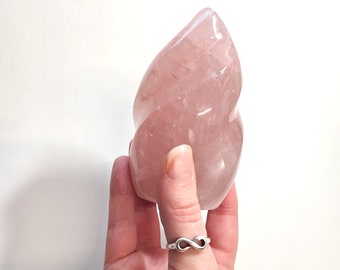 Llama de cuarzo rosa, cristal de cuarzo rosa de 10 cm (promedio), torre de cuarzo rosa tallada a mano, punta de cuarzo rosa pulida, llama de cristal, cristal del chakra del corazón