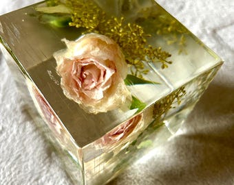Custom Wedding Bouquet Resin Preservation: Anniversary Flower Keepsake