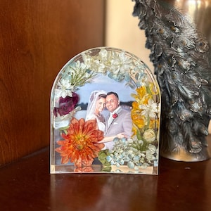 Resin Flower Preservation Picture Frame: Wedding & Memorial Bouquet