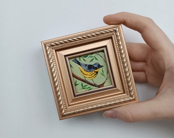 Wabler oiseau Miniature peinture originale Tiny wall art Oiseau encadré art Cadeau pour grand-mère