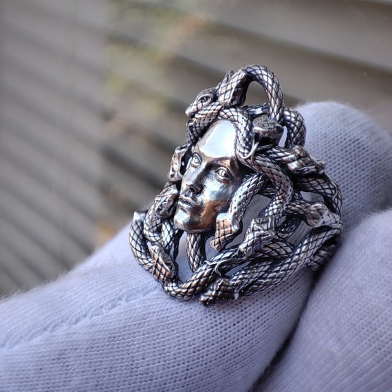 Anillo de medusa joyeria de medusa anillo de plata de medusa para mujer anillo de medusa de la diosa de la mitologia griega regalo de medusa para ella Etsy Espana