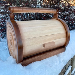 Handgefertigter Brotkasten aus Buchenholz: Vintage Landhausstil