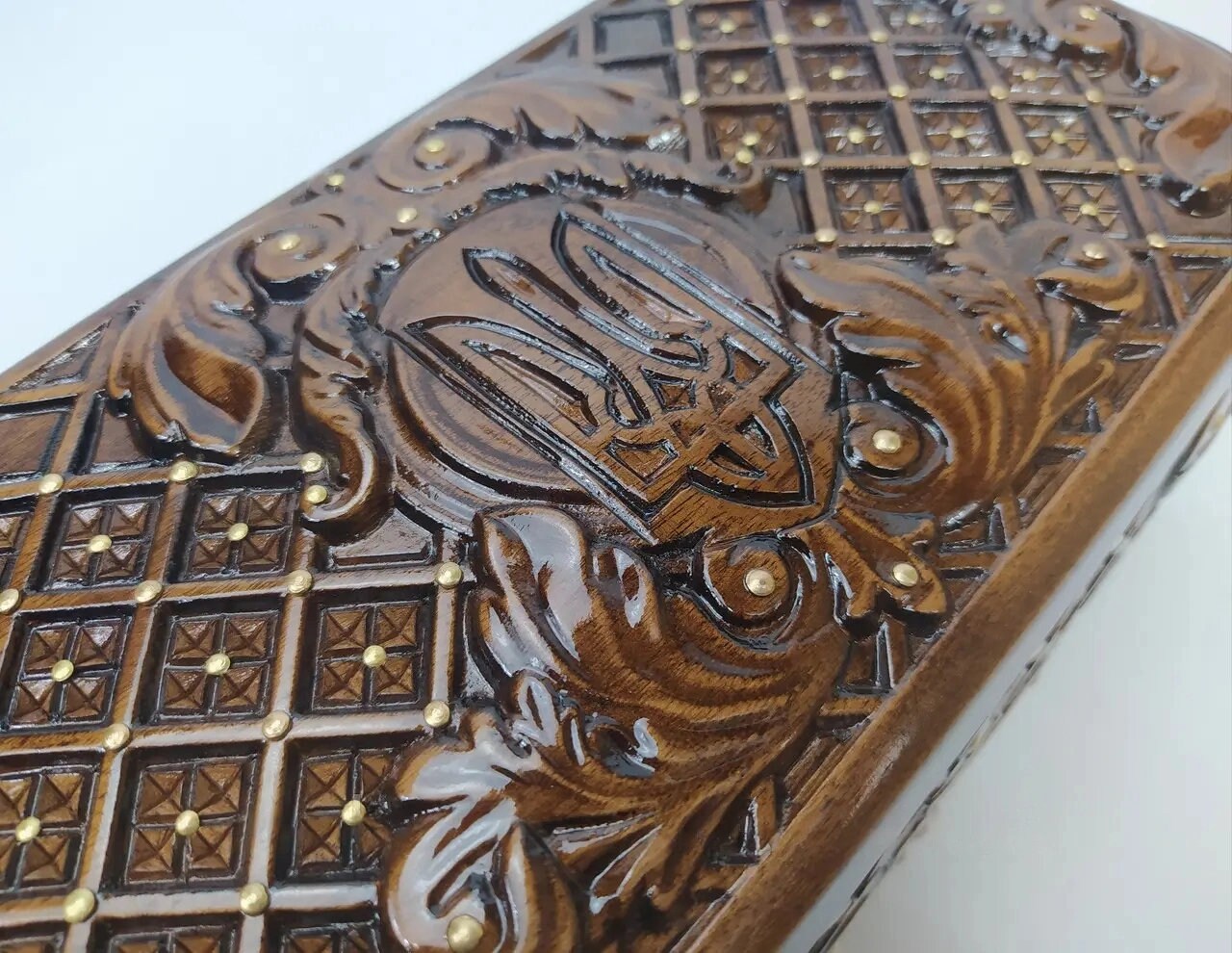 手作りの木彫りの宝石箱。木箱。木箱。小箱。箱。宝石箱 手作りの木彫りの宝石箱。木箱。木箱。小箱。箱。宝石箱