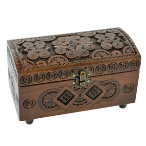 Casket. Wooden casket. Wooden box. Box. Jewelry. Jewelry box. Gift. Decor. Home decor. Birthday present. Wooden holder. Wood casket.