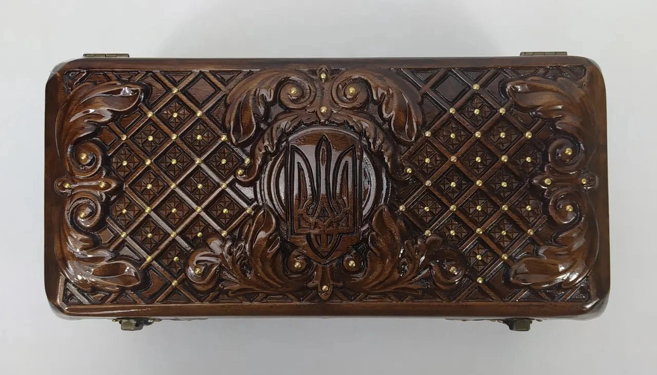 手作りの木彫りの宝石箱。木箱。木箱。小箱。箱。宝石箱