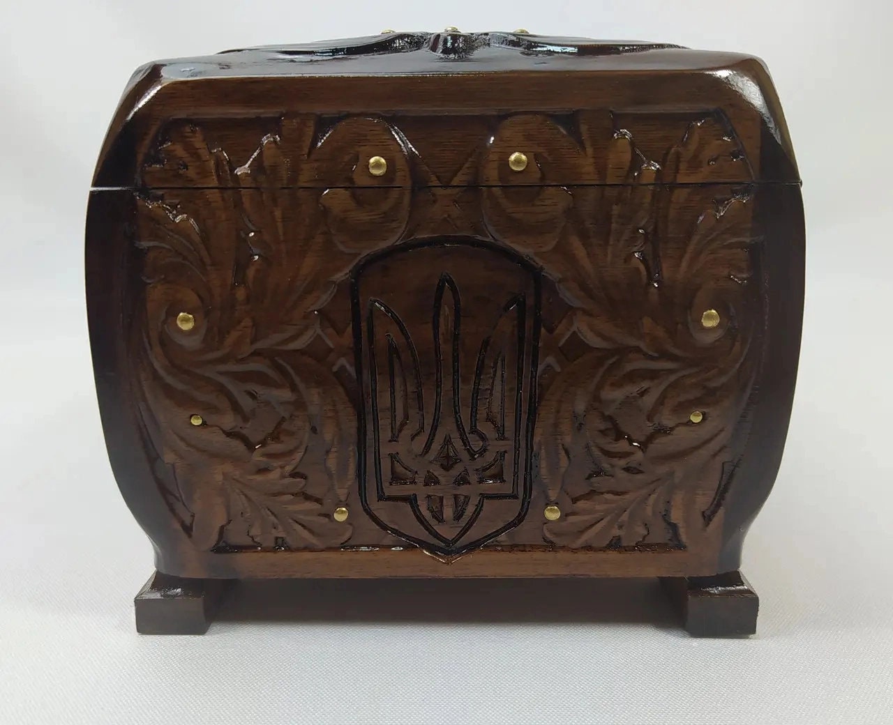 手作りの木彫りの宝石箱。木箱。木箱。小箱。箱。宝石箱