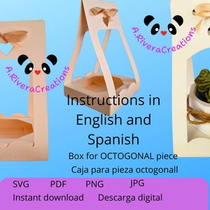 Puede incluir: Tres cajas de papel beige con diseños recortados y lazos decorativos. Una caja contiene una pequeña planta suculenta en una maceta blanca. El texto de la imagen dice "Instructions in English and Spanish" y "Box for OCTOGONAL piece".