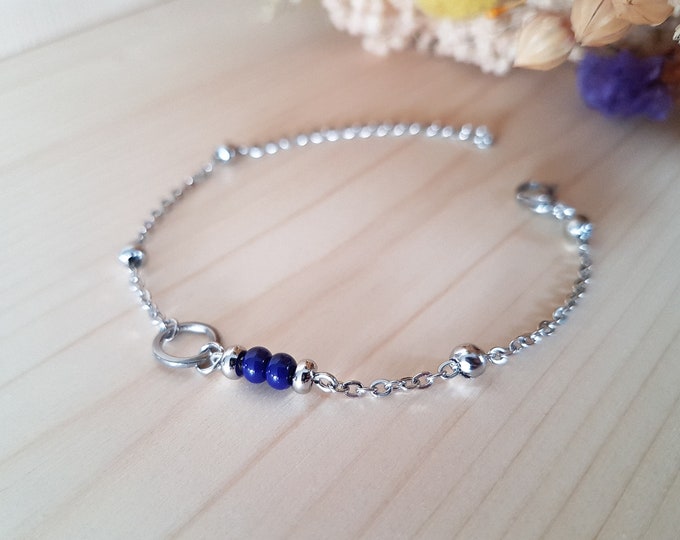 Adjustable stainless steel bracelet with glass beads