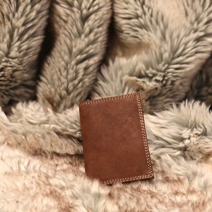 Porte-cartes en cuir brun coupe droite/Straight Cut Brown Leather Card Holder (DIY Tutorial)
