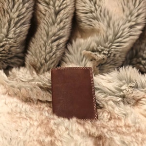 Porte-cartes en cuir brun foncé/Dark brown leather card holder  (DIY Tutorial)
