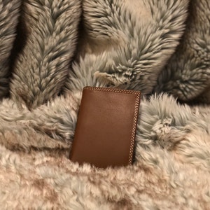 Porte-cartes en cuir brun lisse/Smooth Brown Leather Card Holder (DIY Tutorial)
