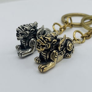 Brass Pendant Handmade Vintage Motorcycle Keychain Pendant Keychain Accessories for Man Woman