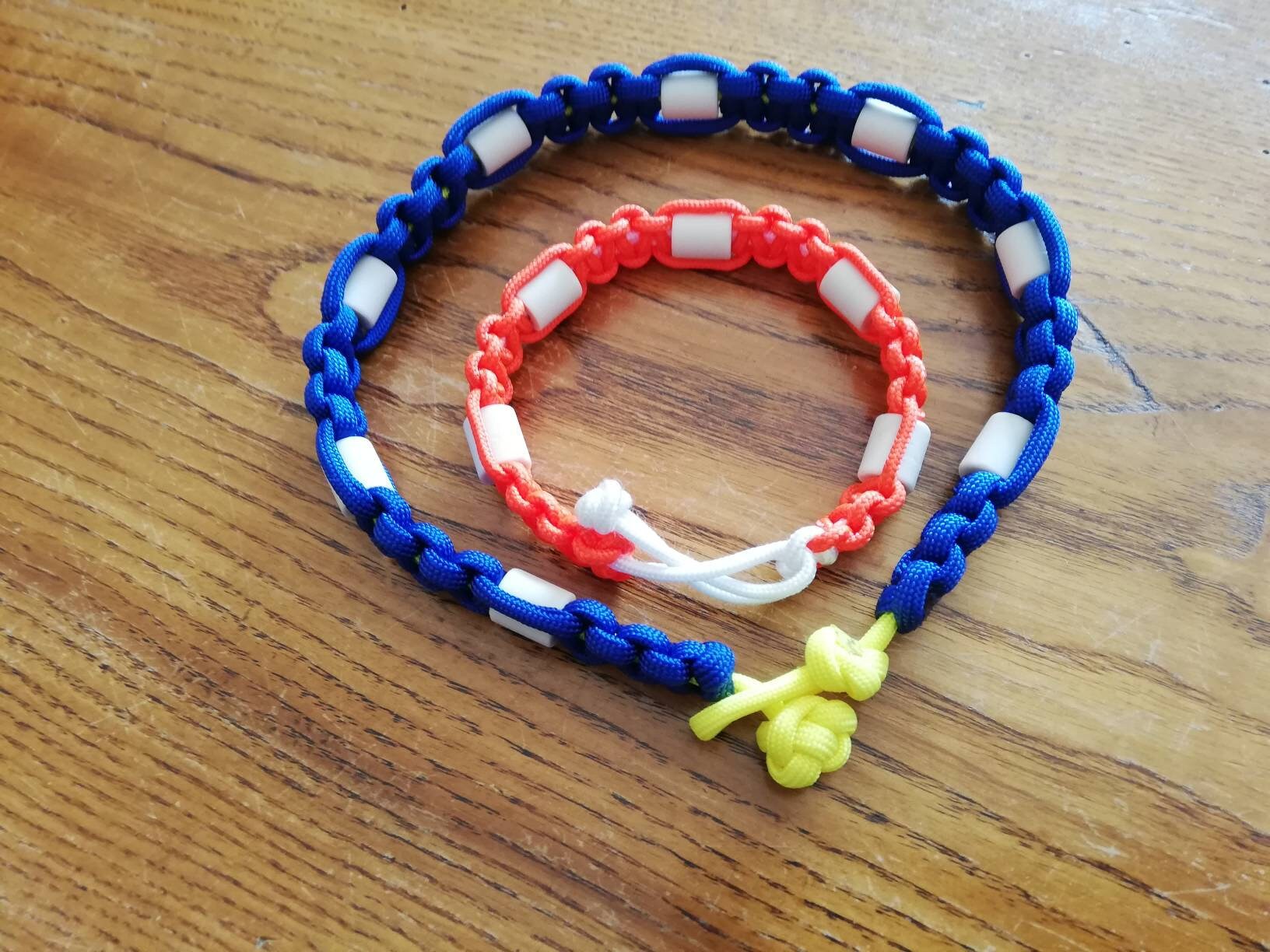 Collier Anti-Tique en Paracorde et Céramique Em Fait Main