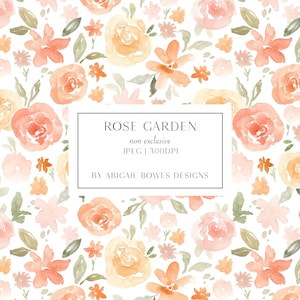 Puede incluir: Un patrón sin costuras con ilustraciones de acuarela de rosas rosas, melocotón y amarillas y otras flores sobre un fondo blanco. El texto "ROSE GARDEN non exclusive JPEG | 300DPI BY ABIGAIL BOWES DESIGNS" está en un rectángulo blanco en el centro de la imagen.