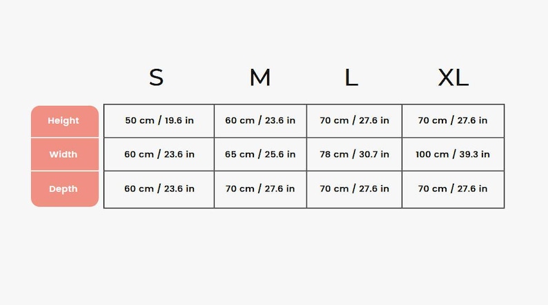 Op de afbeelding: Een maattabel met zwarte tekst op een witte achtergrond. De tabel toont afmetingen in cm voor de maten S, M, L en XL, ingedeeld op hoogte, breedte en diepte. De labels staan in witte tekst op koraalkleurige vakken.
