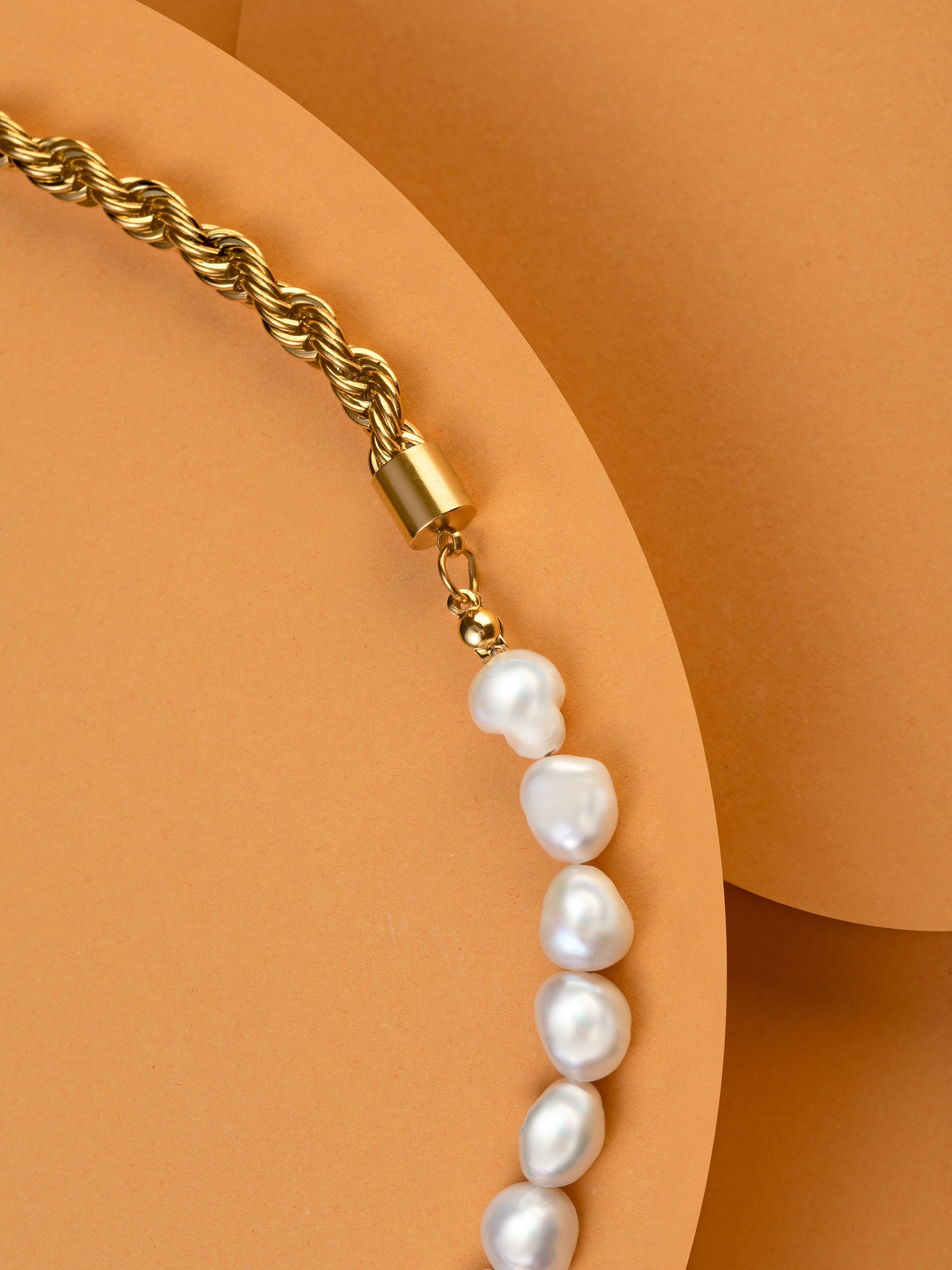 ★VINTAGE HOLLYWOOD★ Chain Half Pearl Necklace VH25NNNE171V MUSINSA | VINTAGE HOLLYWOOD Chain Half Pearl Necklace