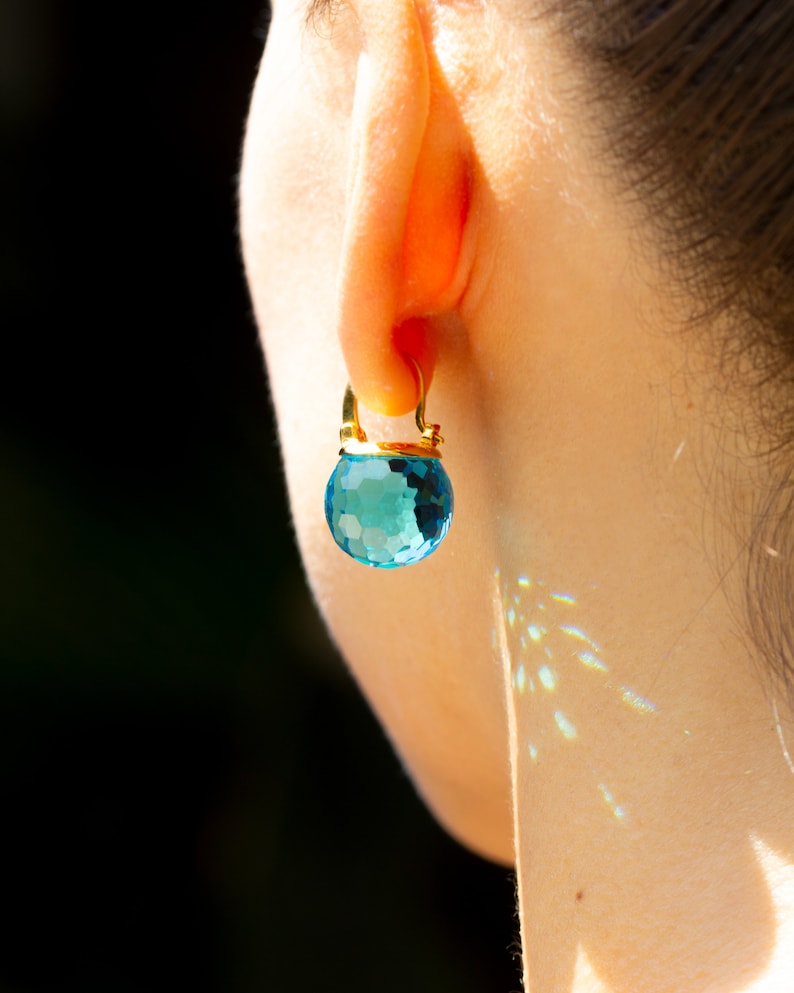 Boucles d'oreilles pendantes aigue-marine, boucles d'oreilles à levier en cristal bleu, boucles d'oreilles bleues dorées, boucles d'oreilles dorées avec pierre de naissance de mars image 3