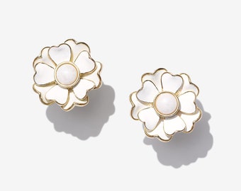 Daisy Drop Earrings, White Flower Earrings, 60s Retro Vintage Style Floral Enamel Jewelry for Women