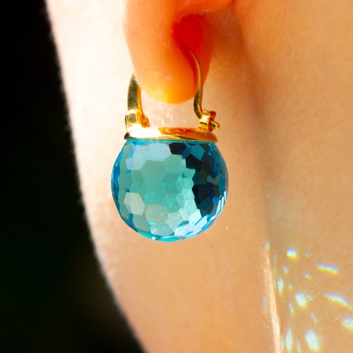 Boucles d'oreilles pendantes aigue-marine, boucles d'oreilles à levier en cristal bleu, boucles d'oreilles bleues dorées, boucles d'oreilles dorées avec pierre de naissance de mars