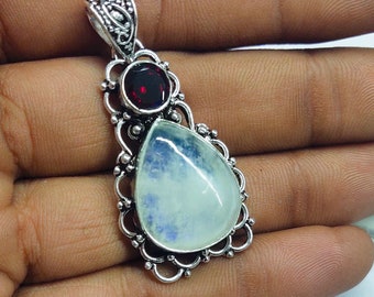 Colgante de granate con piedra lunar en forma de pera hecho a mano: joyería de plata de ley