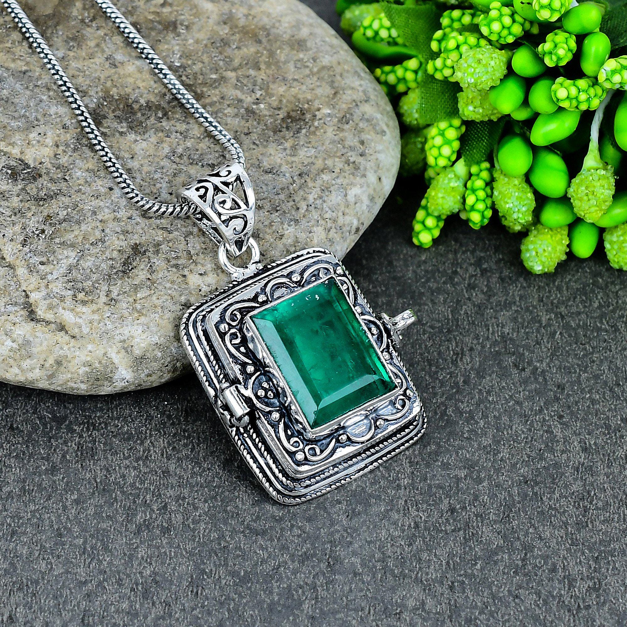 ハンドメイドスターリングシルバーコロンビア産エメラルドペンダント