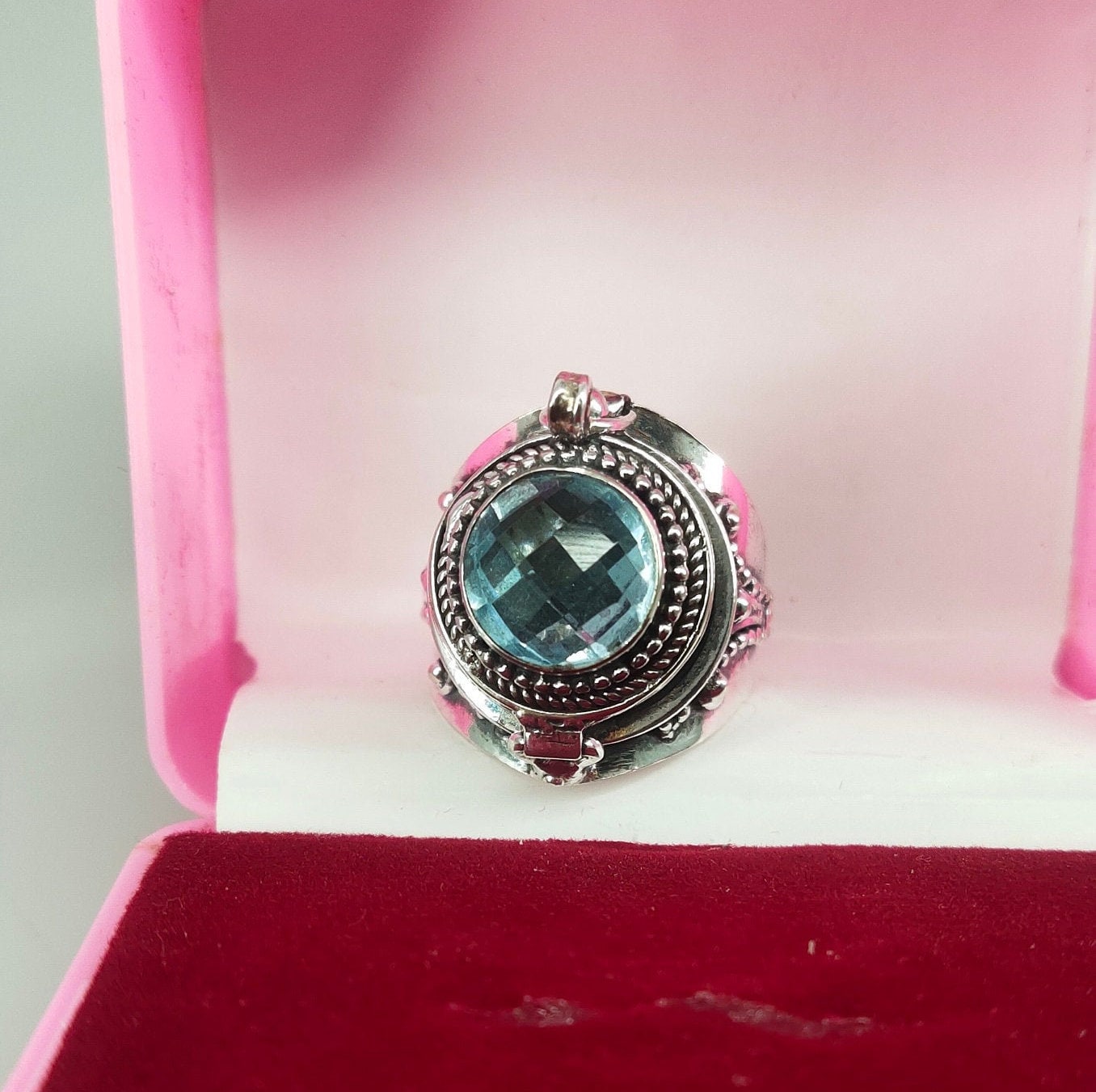 Anello fatto a mano con topazio mistico arcobaleno: regolabile in Anello fatto a mano con topazio mistico arcobaleno: regolabile in