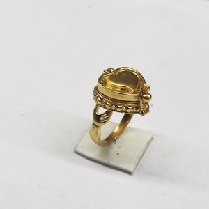 heart hand Compartment Ring, Love Heart Ring, 925 Statement Ring, Friendship Ring, Promise ring, Gift for her, Heart Jewelry,
