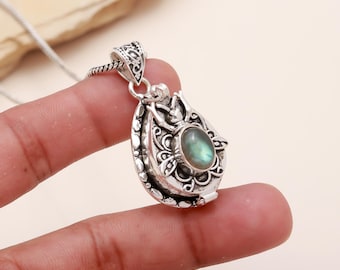 Pendentif médaillon abeille labradorite : collier gothique en argent sterling