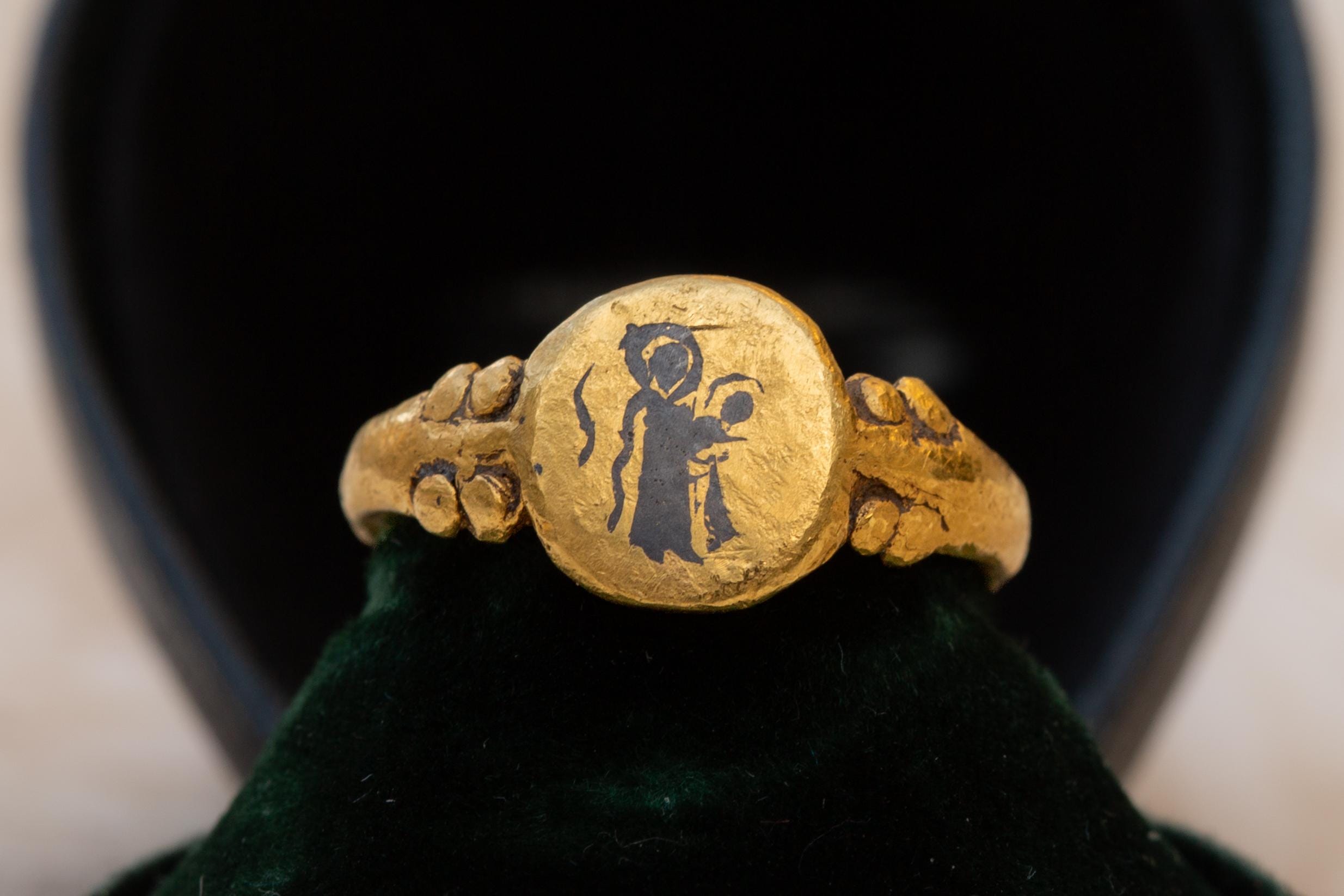 Ancient Byzantine Gold Ring With Niello Virgin Mary Christ Child