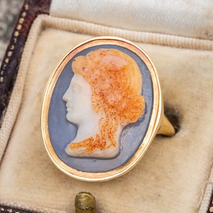 Antique Italian 18th Century Georgian Gold Cameo Ring Bust of Medusa Hardstone Agate Carved Cameo