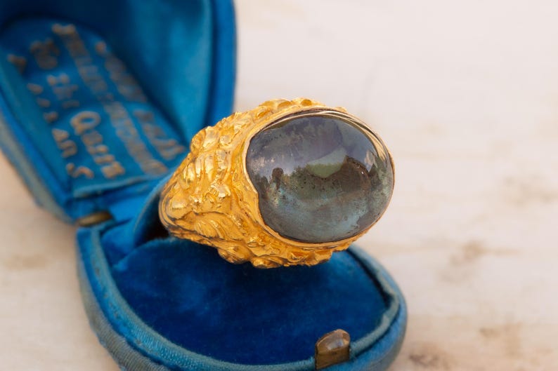 Antique Balinese Priests Ring in 22k Gold With Foiled Glass, Late 19th ...