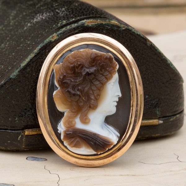 Antique Italian Early 19th Century Cameo Pendant, Circle of Nicolo Morelli, Bust of a Bacchante Four Layer Agate Hardstone Carving