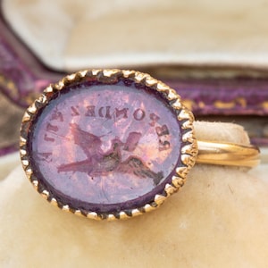 Anillo antiguo de oro de 18 quilates con sello calcográfico de vidrio laminado antiguo del siglo XIX Répondez Vite