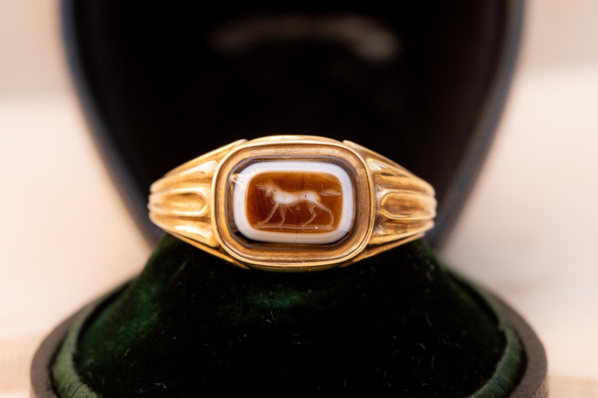 Early Victorian 15k Gold Layered Agate Dog Intaglio Signet Ring, C. 1850