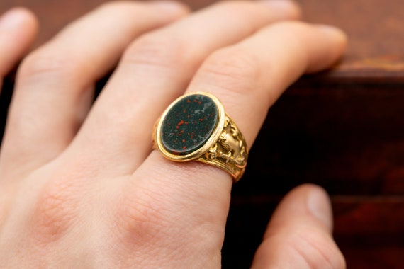 Victorian Bloodstone Antique Gold Signet Ring Sol… - image 9